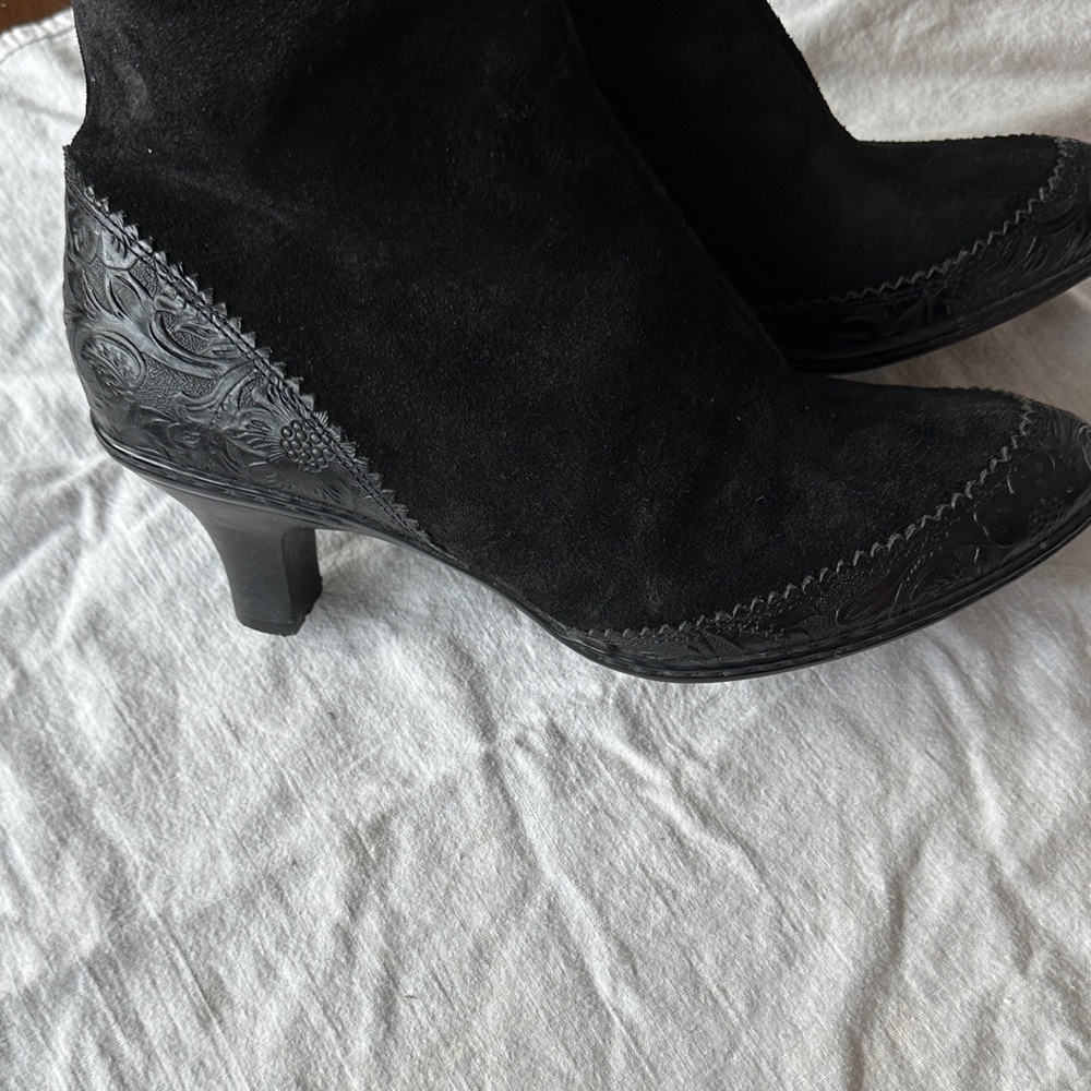 Sofft Bastia Gothic Western Black Heeled Embossed Suede Leather Boots 8 - Picture 13 of 13